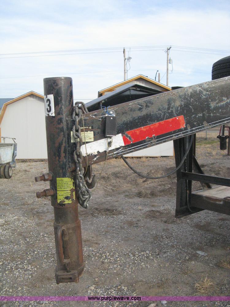 image for item B8495 2000 Neal 20' gooseneck flatbed trailer