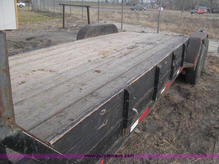 image for item B8495 2000 Neal 20' gooseneck flatbed trailer