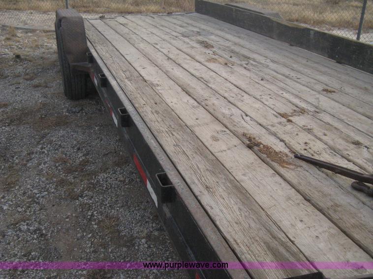 image for item B8495 2000 Neal 20' gooseneck flatbed trailer