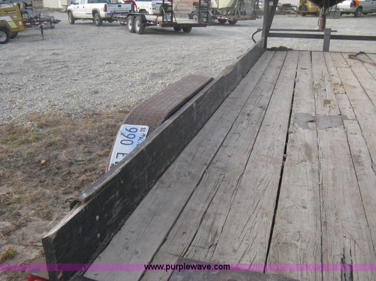 image for item B8495 2000 Neal 20' gooseneck flatbed trailer