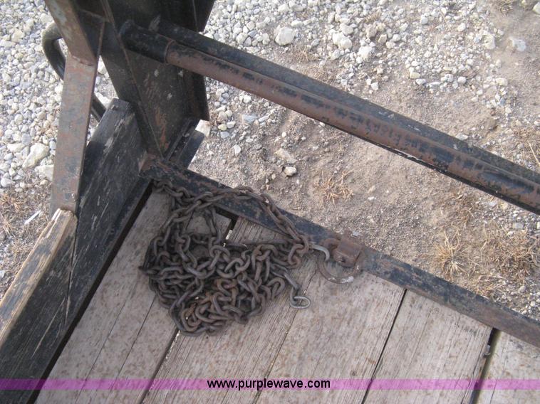 image for item B8495 2000 Neal 20' gooseneck flatbed trailer