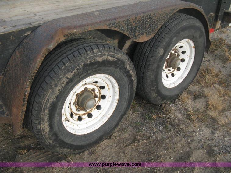 image for item B8495 2000 Neal 20' gooseneck flatbed trailer