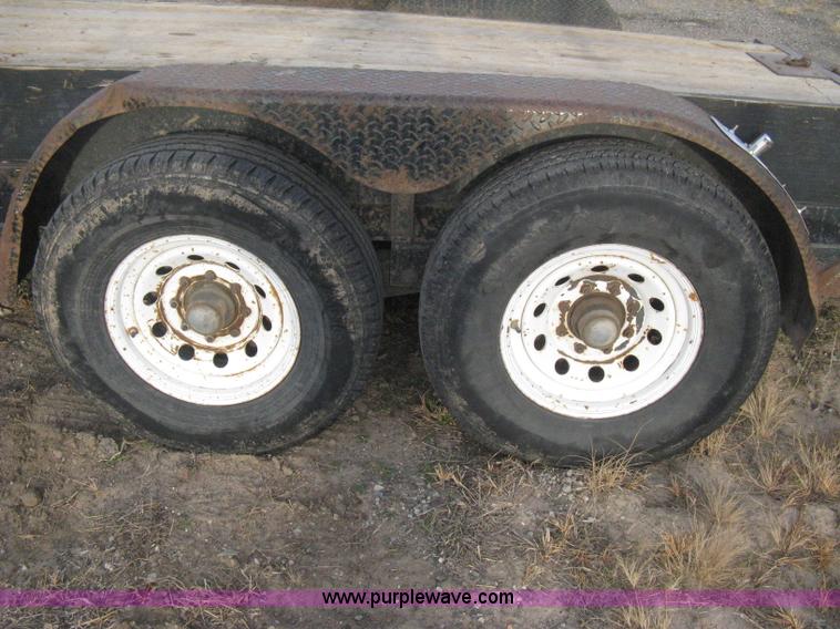 image for item B8495 2000 Neal 20' gooseneck flatbed trailer