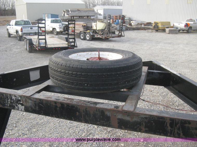 image for item B8495 2000 Neal 20' gooseneck flatbed trailer