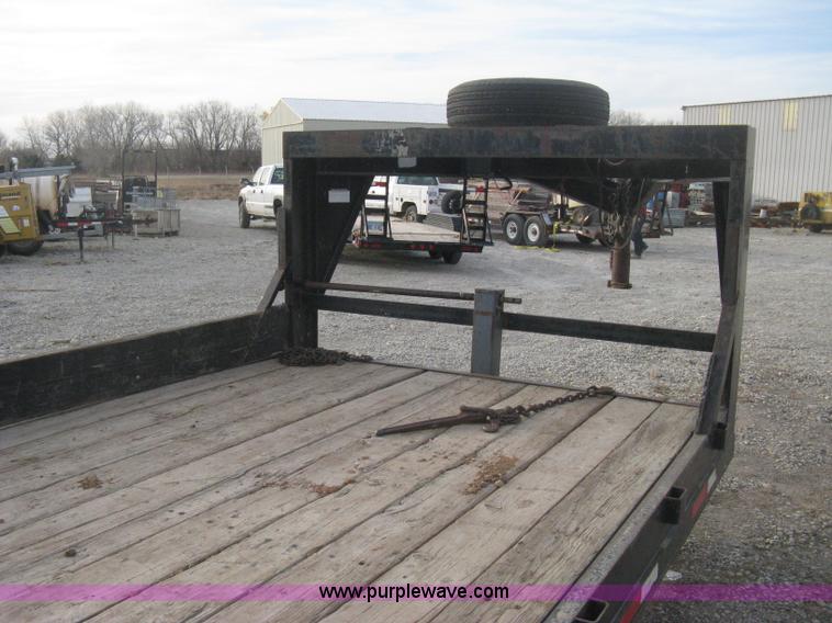 image for item B8495 2000 Neal 20' gooseneck flatbed trailer