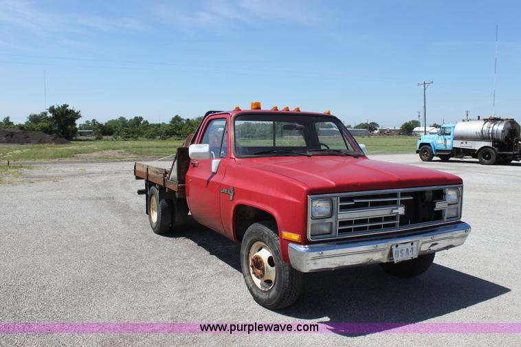 image for item D5108 1988 Chevrolet R30 Custom Deluxe flatbed pickup truck