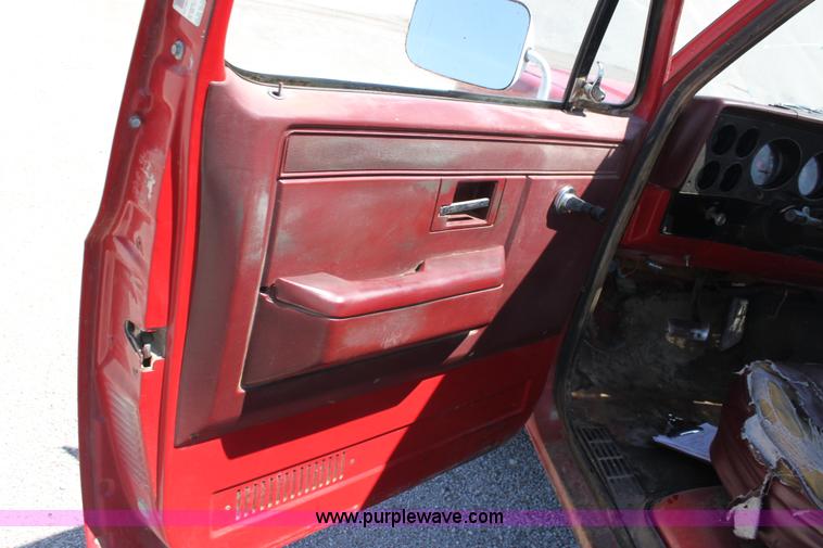 image for item D5108 1988 Chevrolet R30 Custom Deluxe flatbed pickup truck