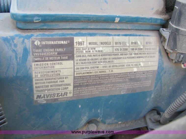 image for item E2685 1998 International 4700 semi truck