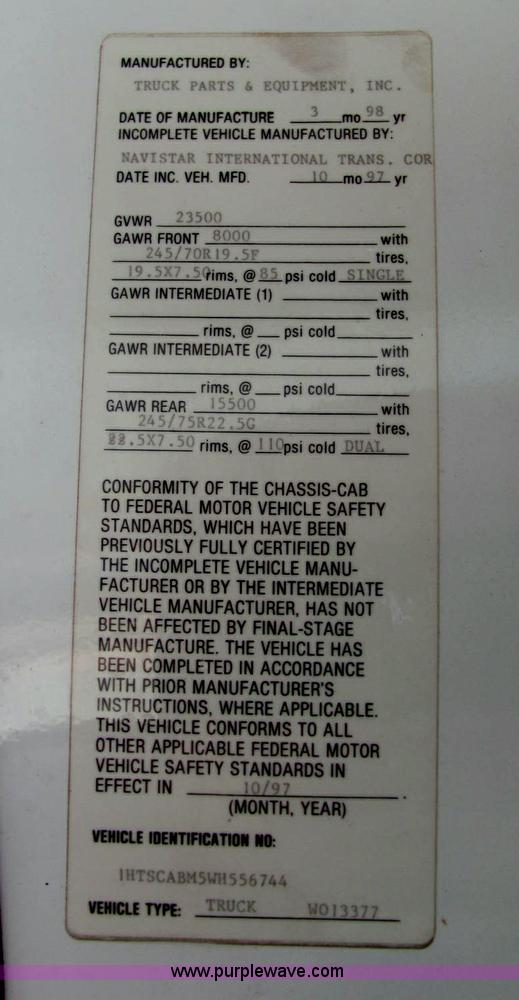 image for item E2685 1998 International 4700 semi truck