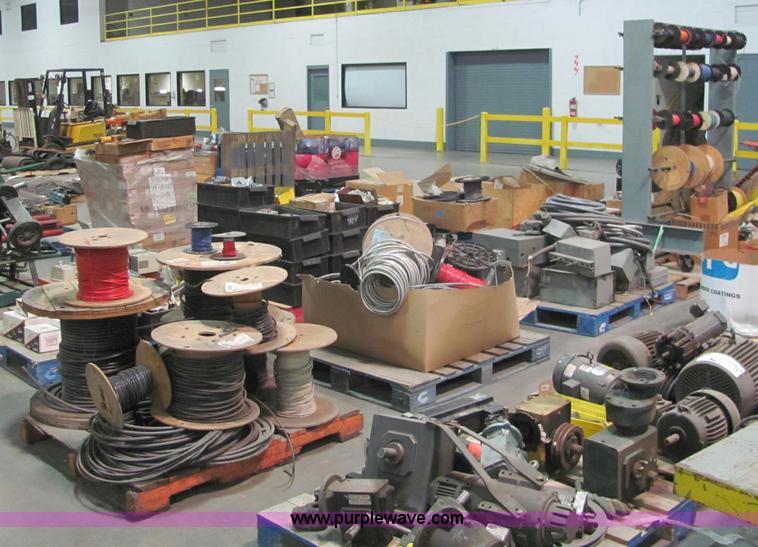 image for item E2766 Assorted electrical supplies