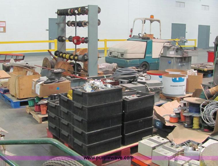 image for item E2766 Assorted electrical supplies