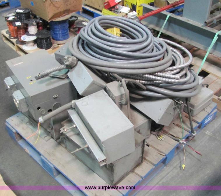 image for item E2766 Assorted electrical supplies