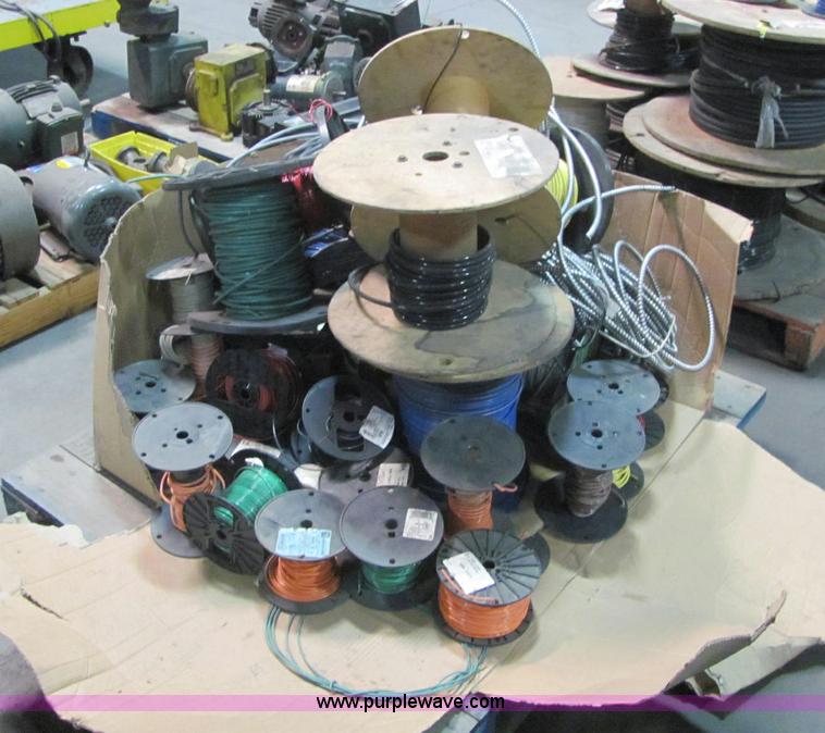 image for item E2766 Assorted electrical supplies