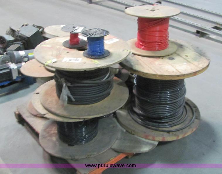 image for item E2766 Assorted electrical supplies