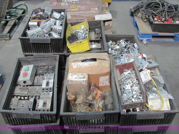 image for item E2766 Assorted electrical supplies