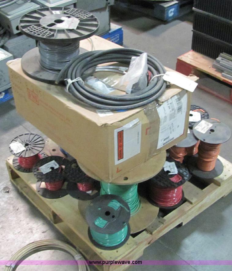 image for item E2766 Assorted electrical supplies