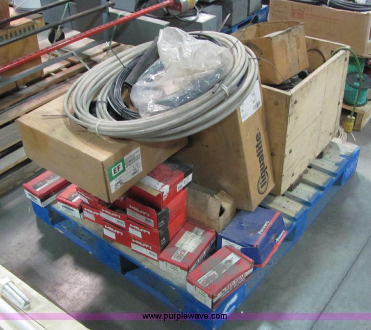image for item E2766 Assorted electrical supplies