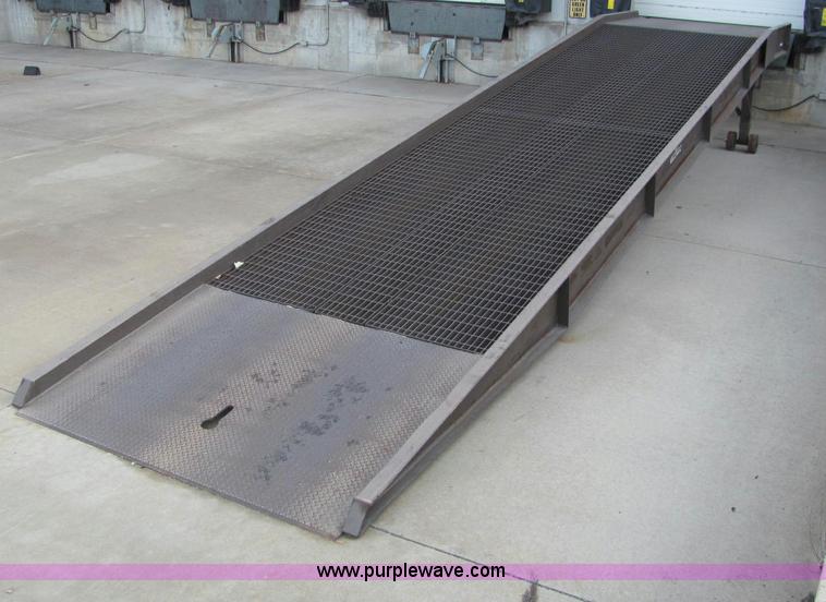 image for item E2780 Vestil loading ramp