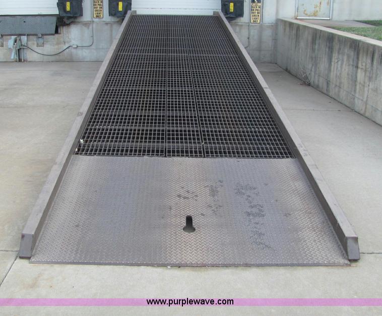 image for item E2780 Vestil loading ramp
