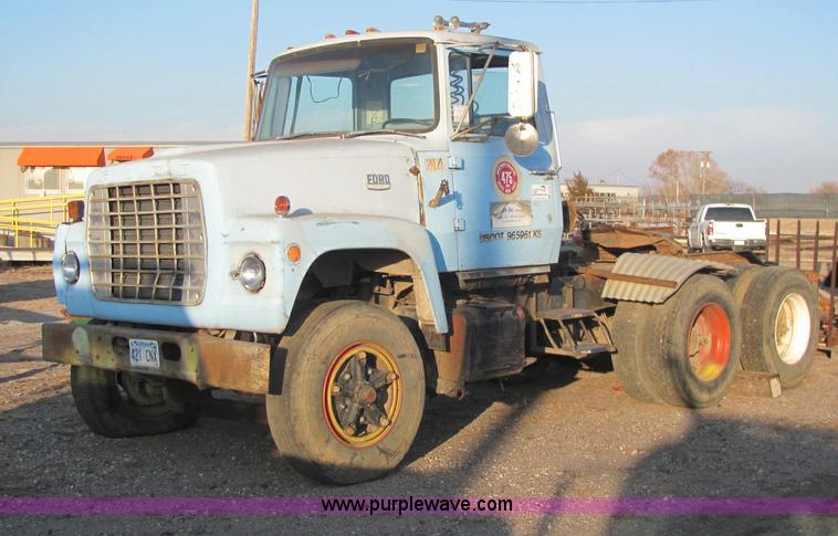 image for item E2788 1970 Ford T906 semi truck