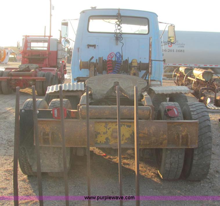 image for item E2788 1970 Ford T906 semi truck