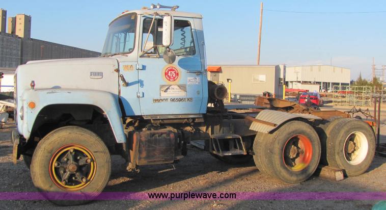 image for item E2788 1970 Ford T906 semi truck