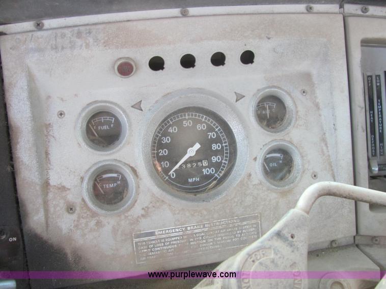 image for item E2788 1970 Ford T906 semi truck