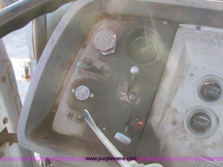 image for item E2788 1970 Ford T906 semi truck