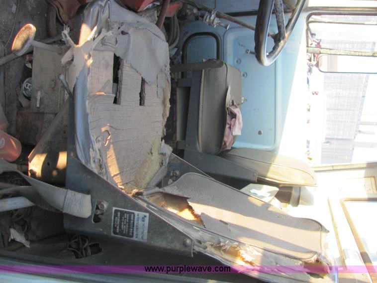 image for item E2788 1970 Ford T906 semi truck