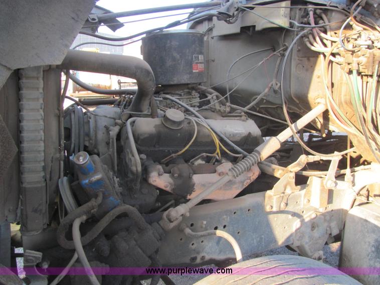 image for item E2788 1970 Ford T906 semi truck