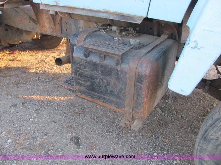 image for item E2788 1970 Ford T906 semi truck