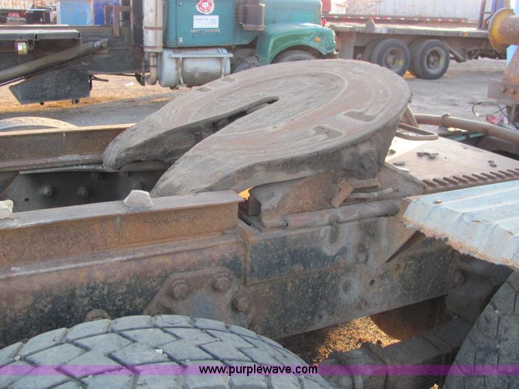 image for item E2788 1970 Ford T906 semi truck