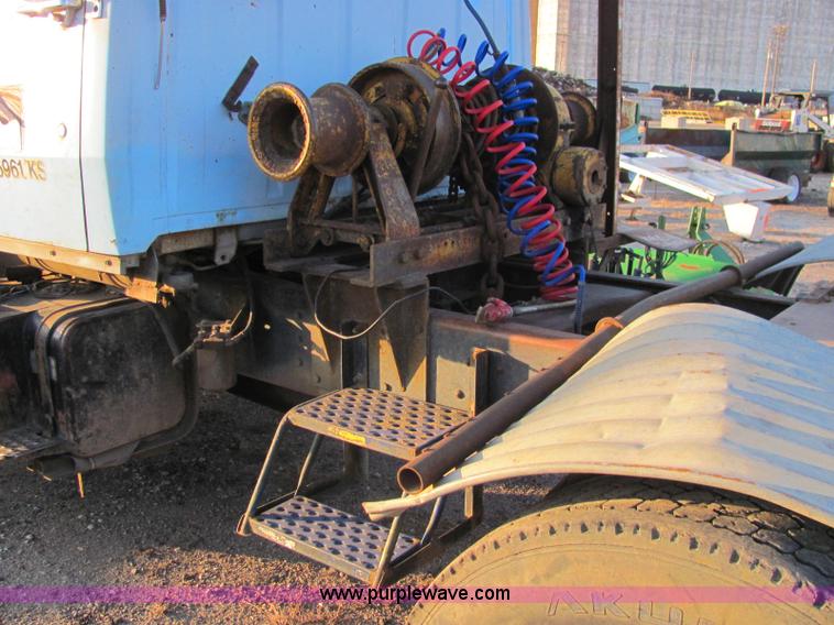 image for item E2788 1970 Ford T906 semi truck