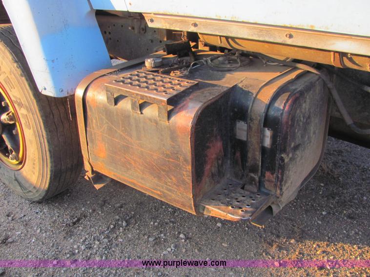 image for item E2788 1970 Ford T906 semi truck