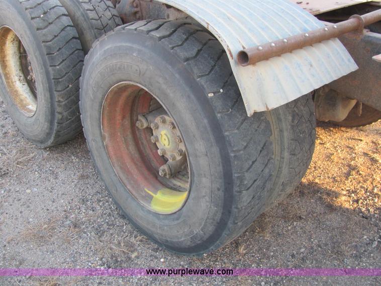 image for item E2788 1970 Ford T906 semi truck