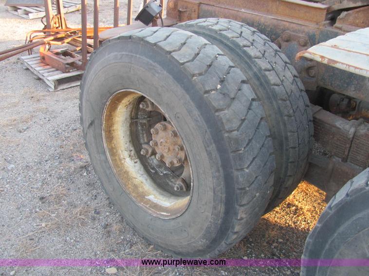 image for item E2788 1970 Ford T906 semi truck