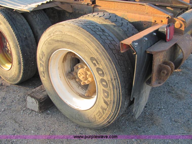 image for item E2788 1970 Ford T906 semi truck