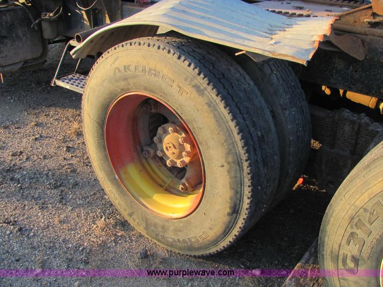 image for item E2788 1970 Ford T906 semi truck