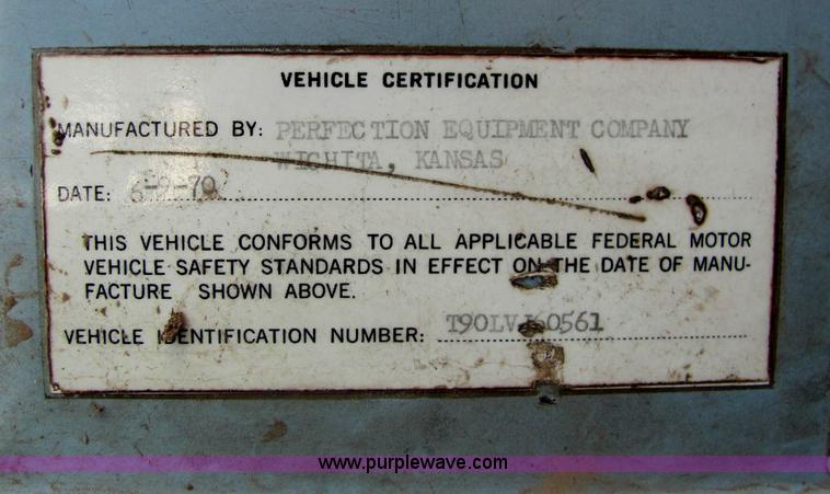 image for item E2788 1970 Ford T906 semi truck