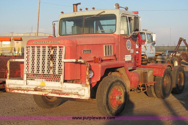 image for item E2789 1977 International F-5070 tandem axle semi truck