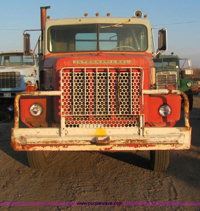 image for item E2789 1977 International F-5070 tandem axle semi truck