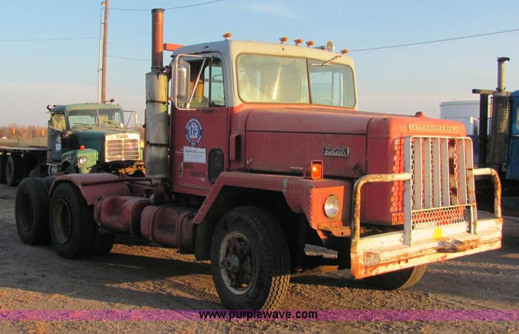 image for item E2789 1977 International F-5070 tandem axle semi truck