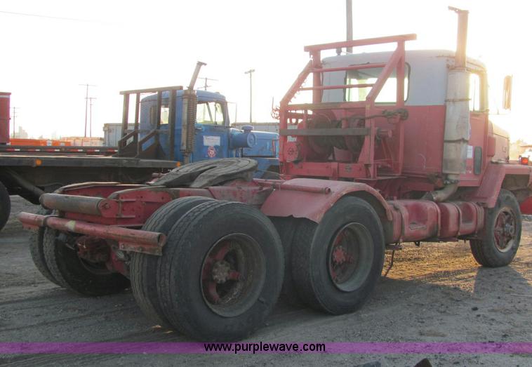 image for item E2789 1977 International F-5070 tandem axle semi truck