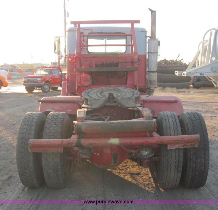 image for item E2789 1977 International F-5070 tandem axle semi truck