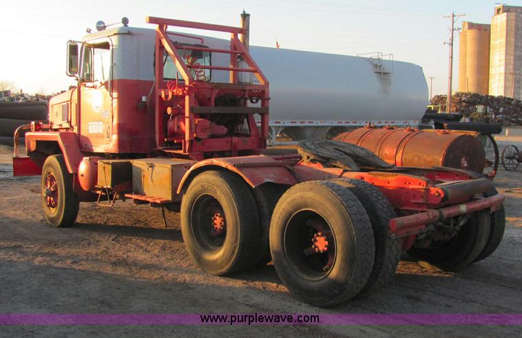 image for item E2789 1977 International F-5070 tandem axle semi truck