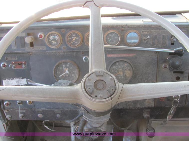 image for item E2789 1977 International F-5070 tandem axle semi truck