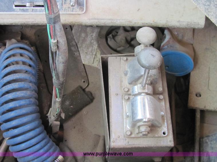 image for item E2789 1977 International F-5070 tandem axle semi truck