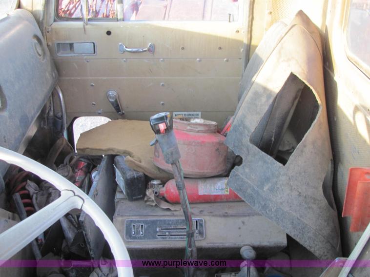 image for item E2789 1977 International F-5070 tandem axle semi truck