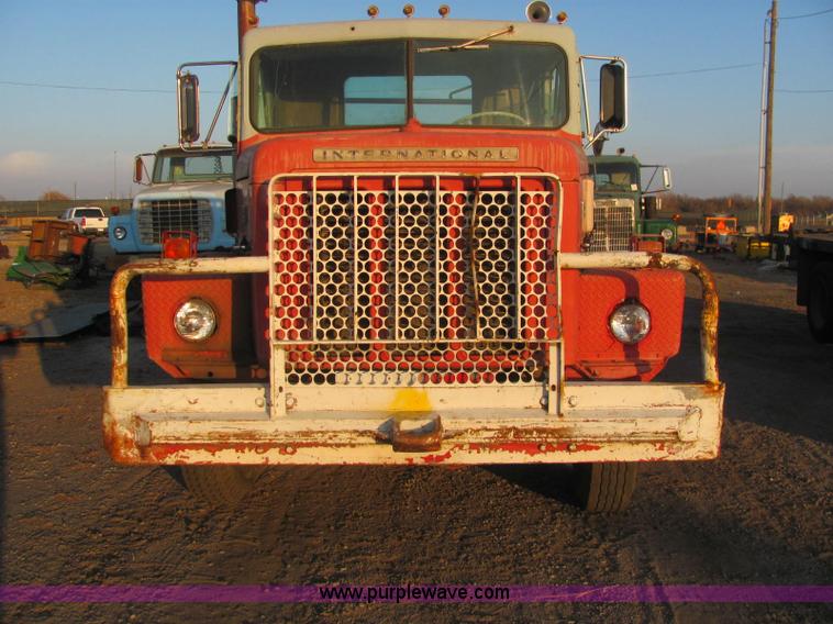 image for item E2789 1977 International F-5070 tandem axle semi truck