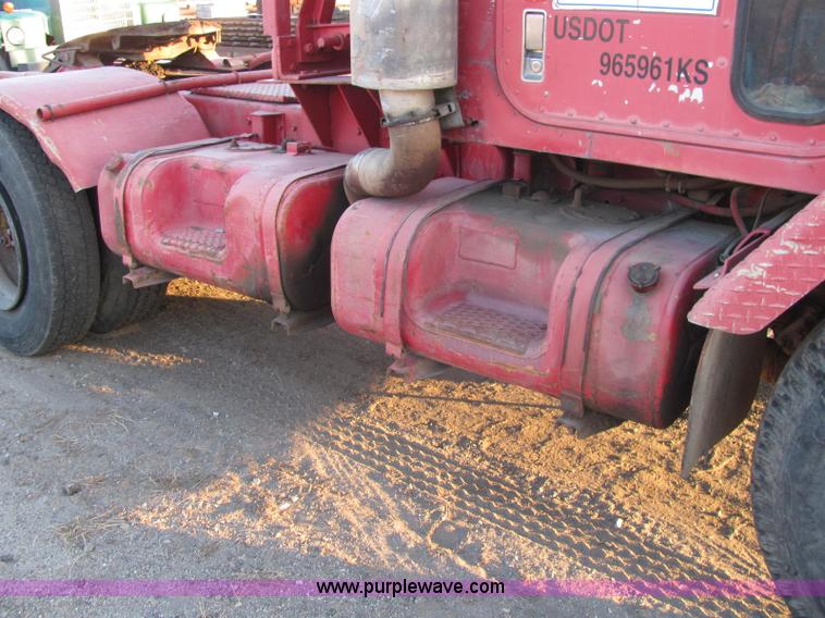 image for item E2789 1977 International F-5070 tandem axle semi truck